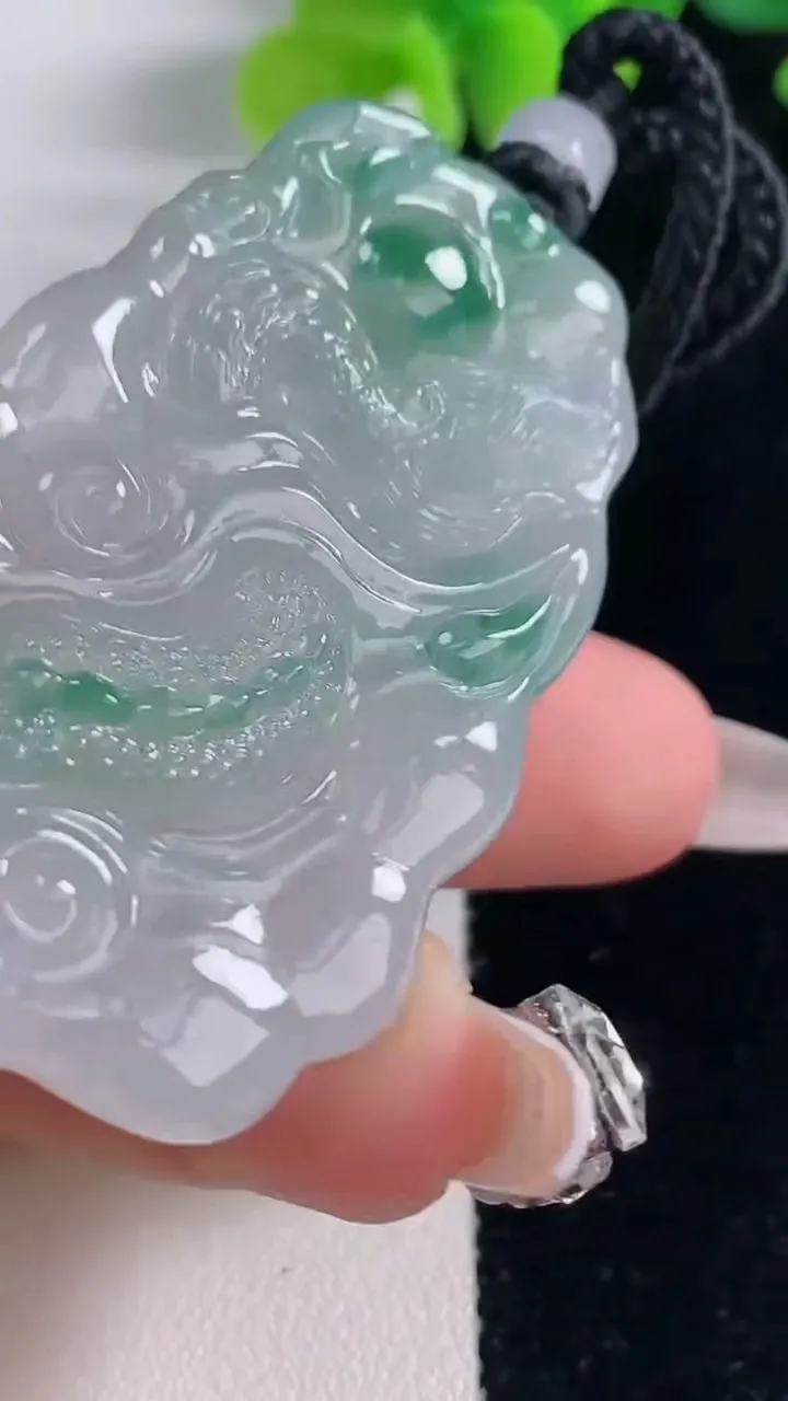 天然A货翡翠龙牌吊坠，尺寸53-33.2-10.6，重量:36.99g
12月20日