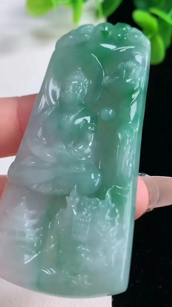 天然A货翡翠祥龙大日如来吊坠，尺寸68.6-33.8-5.4，重量:25.83g
12月20日