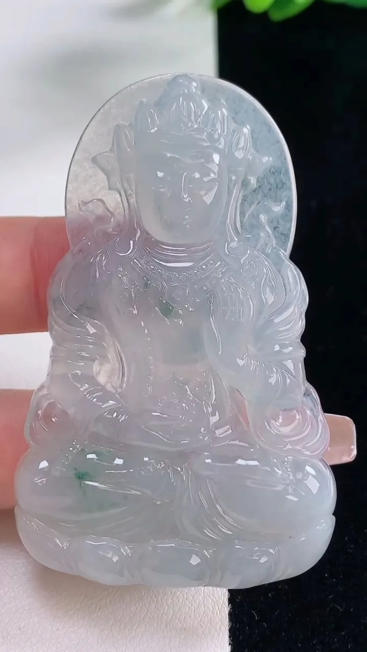 天然A货翡翠种飘花度母观音吊坠，尺寸65.6-41.5-6，重量:28.34g
12月20日