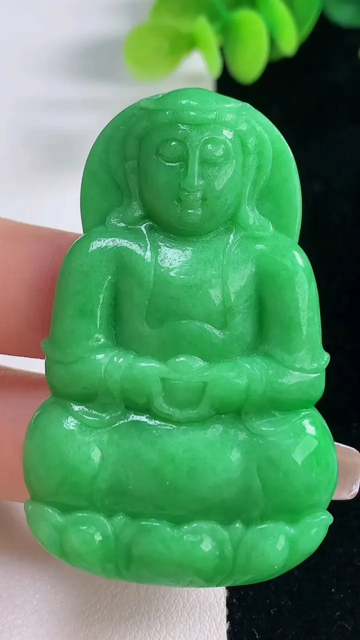 天然A货翡翠观音菩萨吊坠，尺寸55.7-35.3-6.5，重量:24.53g
12月20日