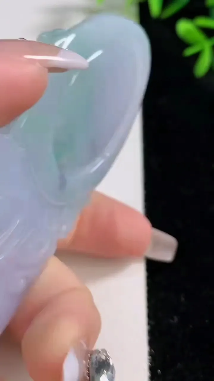 天然A货翡翠春带彩紫罗兰大势至菩萨吊坠，尺寸87-48.8-12.5，重:87.37g
12月20日