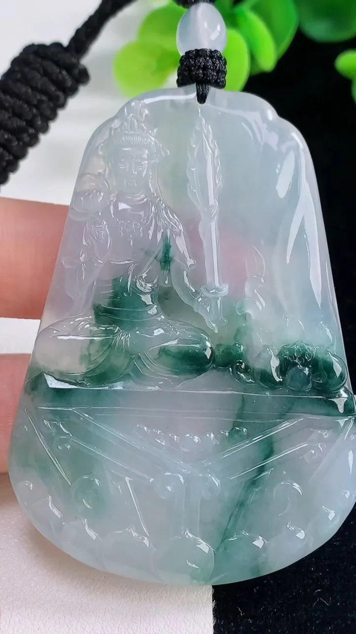 天然A货翡翠种飘花虚空藏菩萨吊坠，尺寸65.6-46.6-4.8，重量:40.66g
12月20日