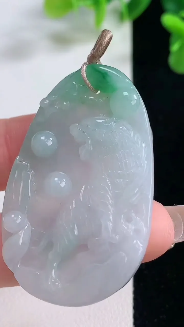 天然A货翡翠生肖虎吊坠，尺寸47.2-29.6-5.3，重量:15.95g
12月20日