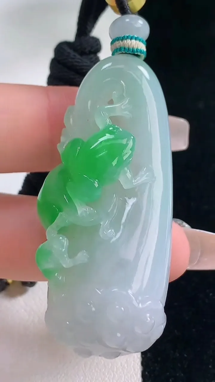 天然A货翡翠呱呱来财 莲蓬吊坠，尺寸51-21-12.2，重量:28.91g
12月20日