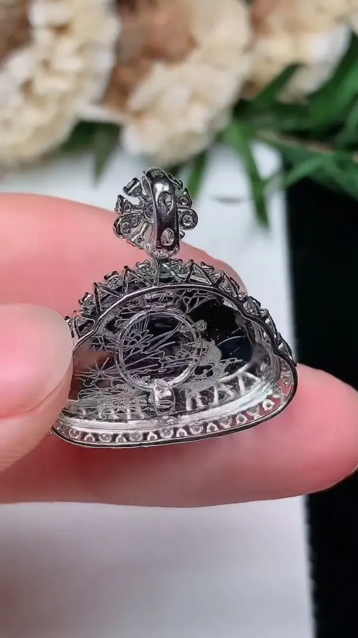 天然A货翡翠佛公吊坠，尺寸23-22.3-9裸石12.7-19.9，重量:3.67g
12月20日