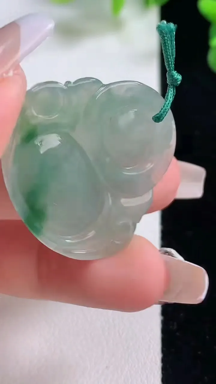 天然A货翡翠飘花佛公吊坠，尺寸30.2-33-6，重量:8.78g
12月20日