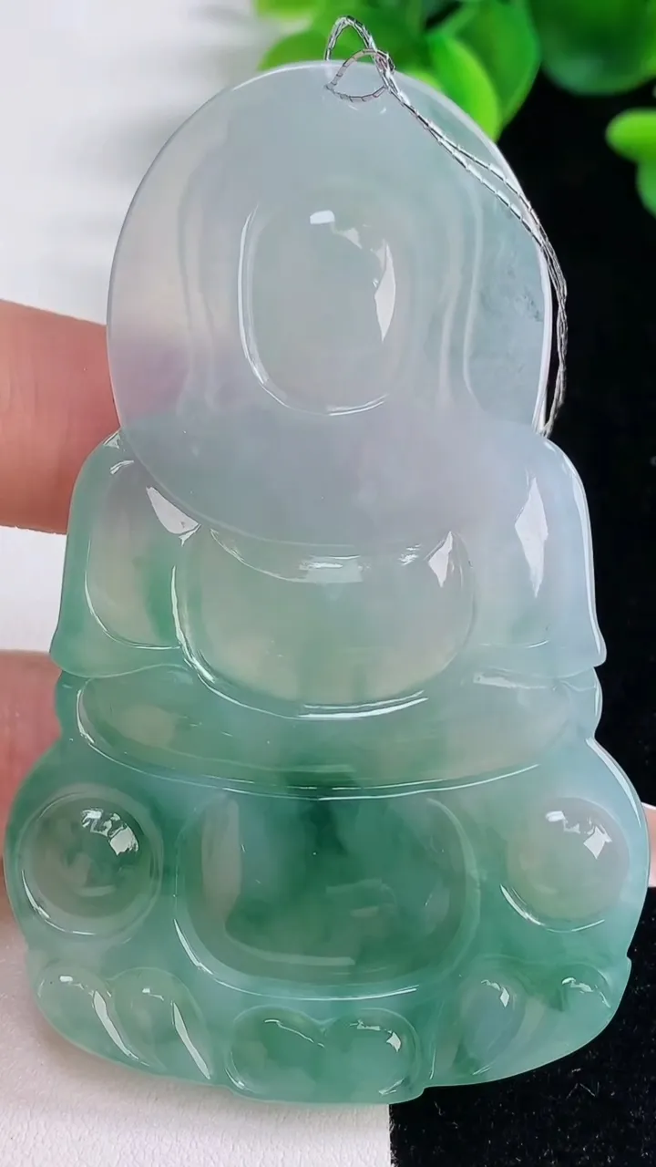 天然A货翡翠种飘花观音菩萨吊坠，尺寸75-46.7-5，重量:35.41g
12月20日