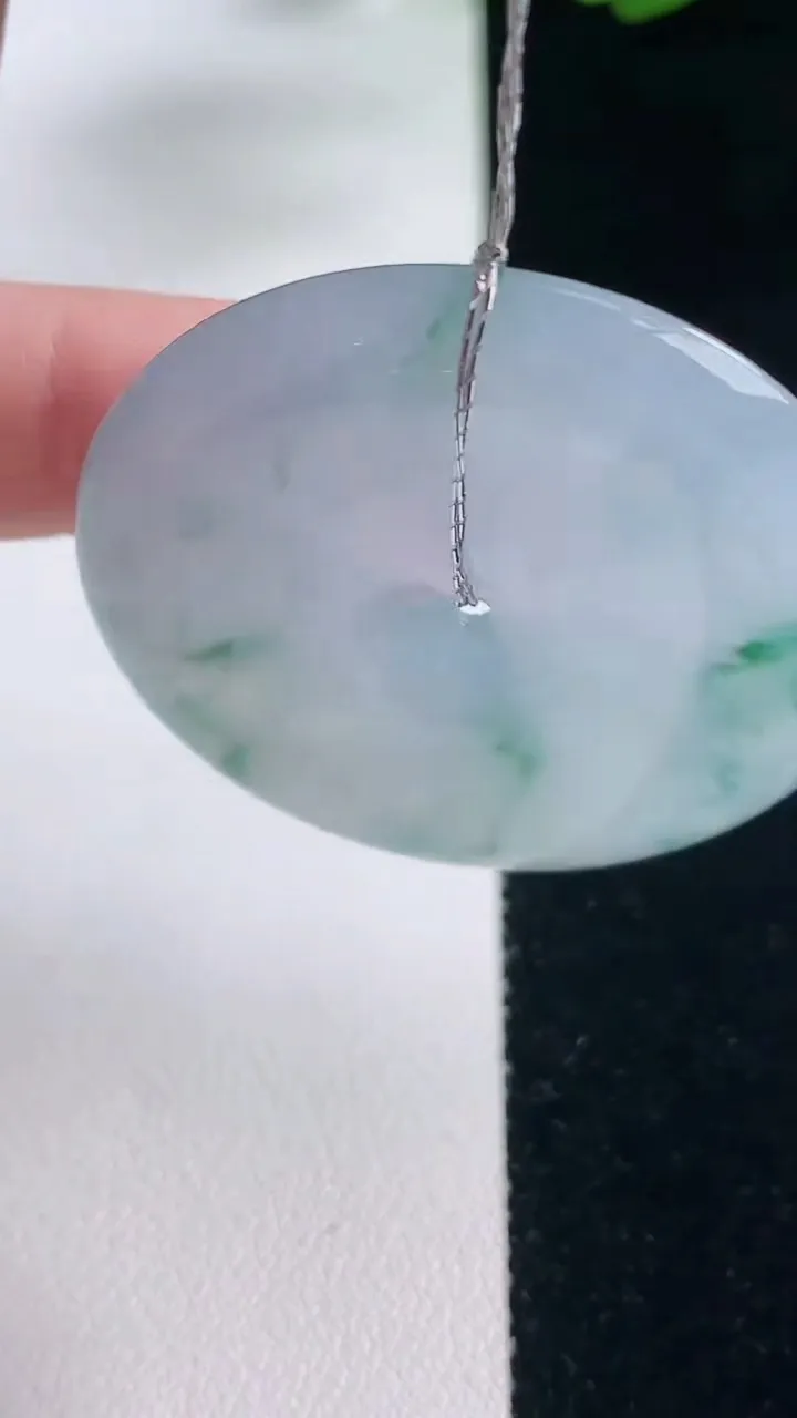 天然A货翡翠种飘花平安扣吊坠，尺寸39.3-6，重量:20.59g
12月20日