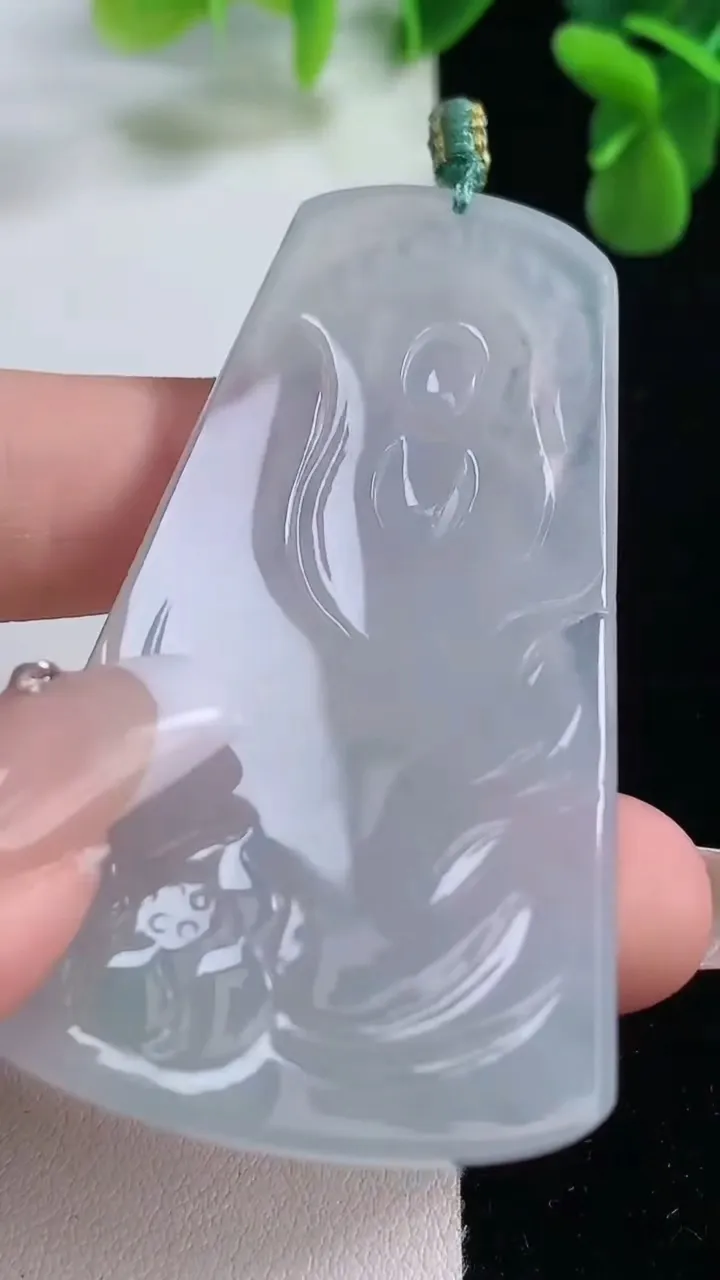 天然A货翡翠虚空藏菩萨吊坠，尺寸65.7-35.2-5.2，重量:28.33g
12月20日