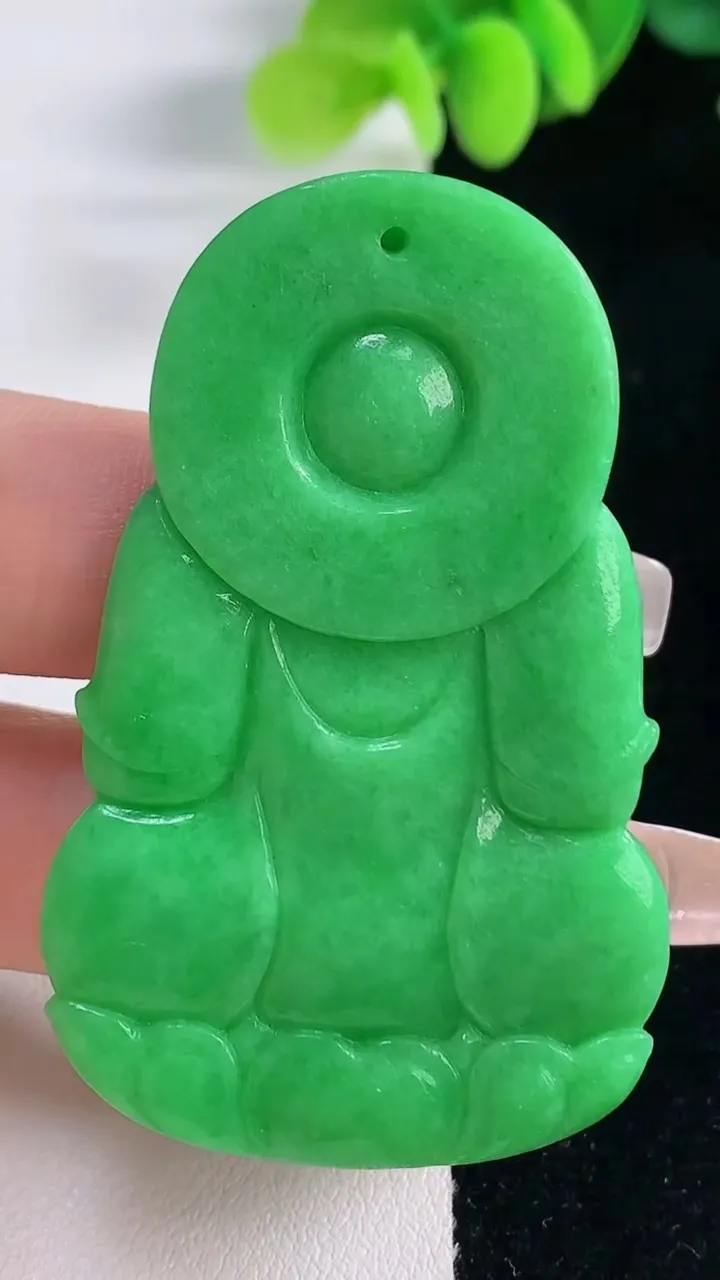 天然A货翡翠观音菩萨吊坠，尺寸55.7-35.3-6.5，重量:24.53g
12月20日