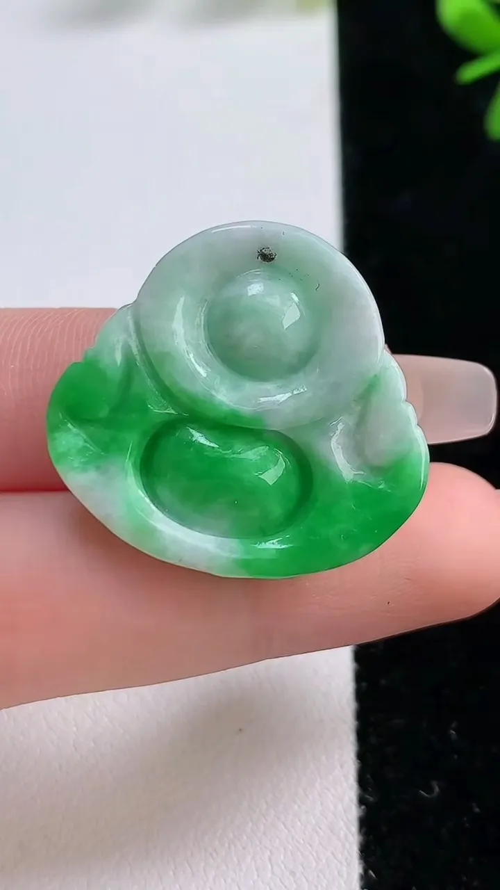 天然A货翡翠佛公吊坠，尺寸26.8-28.8-6.5，重:6.40g
12月20日