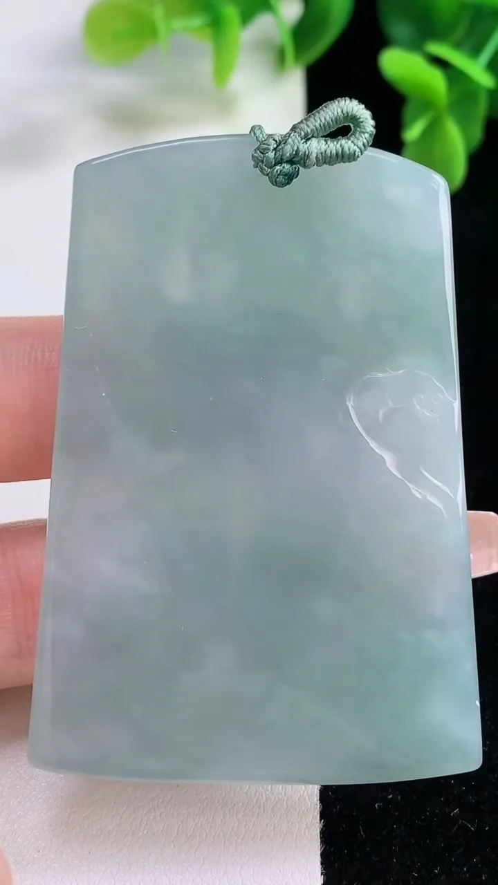 天然A货翡翠不动明王吊坠，尺寸60.4-41.6-6，重量:34.80g
12月20日