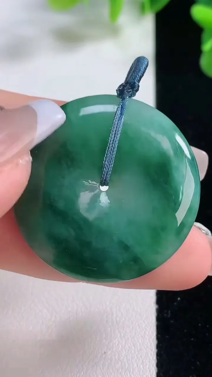 天然A货翡翠平安扣吊坠，尺寸34-5.2，重量:12.71g
12月20日