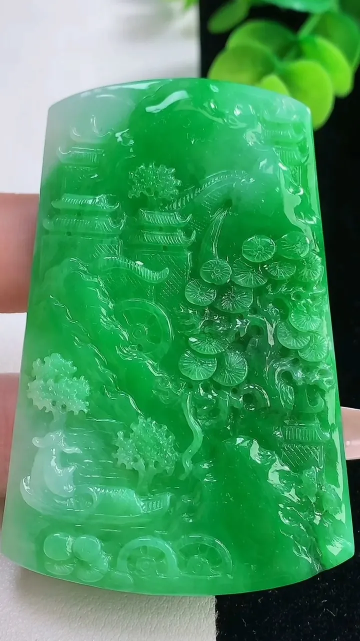 天然A货翡翠山水牌吊坠，尺寸64.5-43.4-6.4，重量:42.21g
12月20日