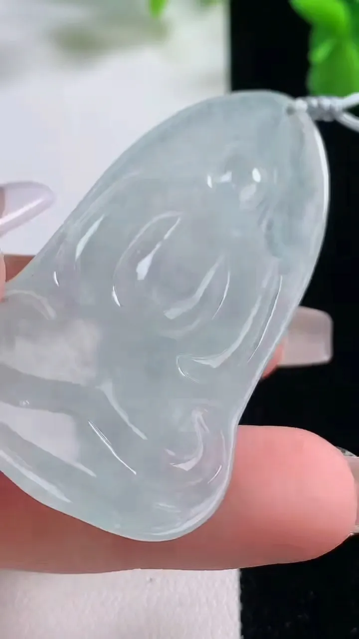 天然A货翡翠观音菩萨吊坠，尺寸53.6-31.8-5.3，重量:16.69g
12月20日