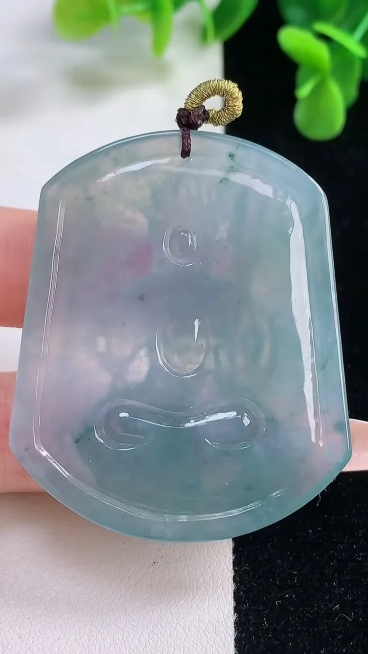 天然A货翡翠紫罗兰不动明王吊坠，尺寸52.8-43.6-4.6，重量:26.70g
12月20日