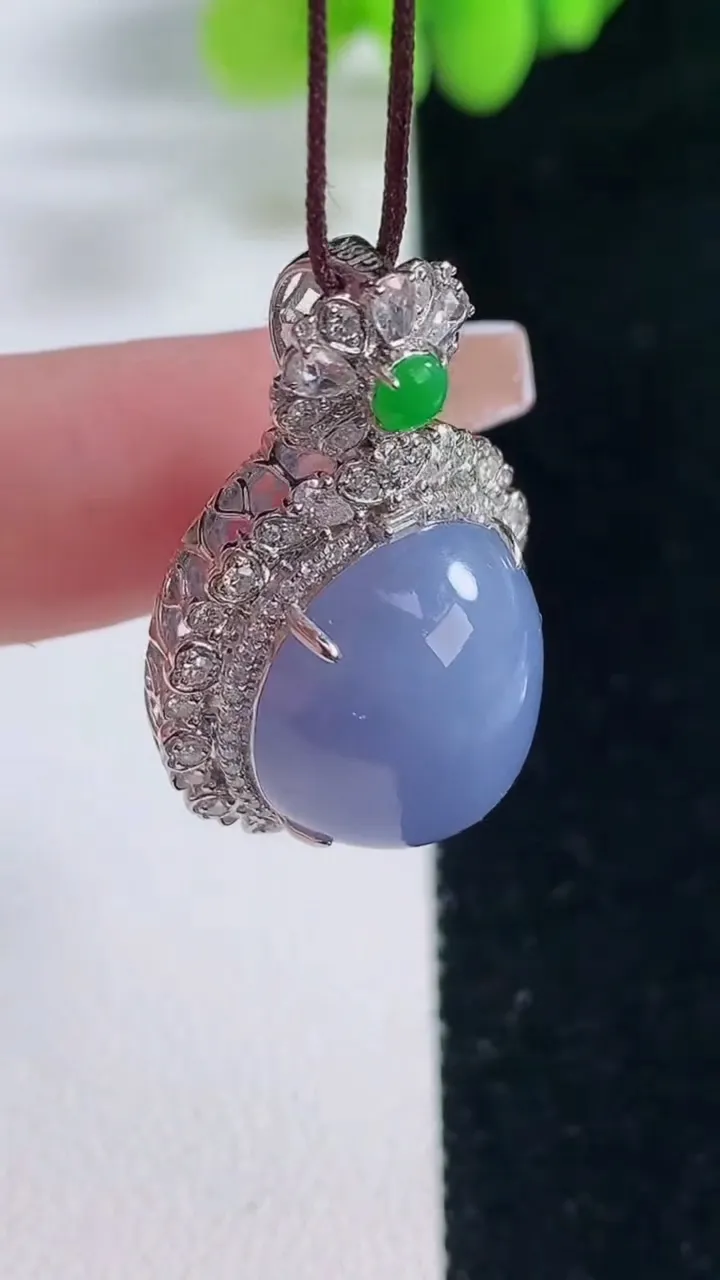 天然A货翡翠18K金紫罗兰蛋面吊坠，尺寸30.7-18.3-15
12月20日