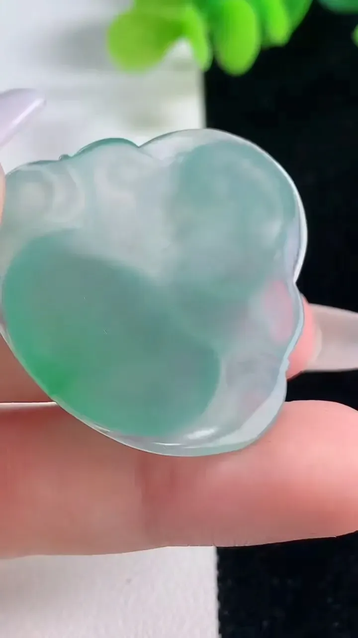 天然A货翡翠佛公镶嵌件，尺寸33.4-35.5-6.4，重量:12.08g
12月20日