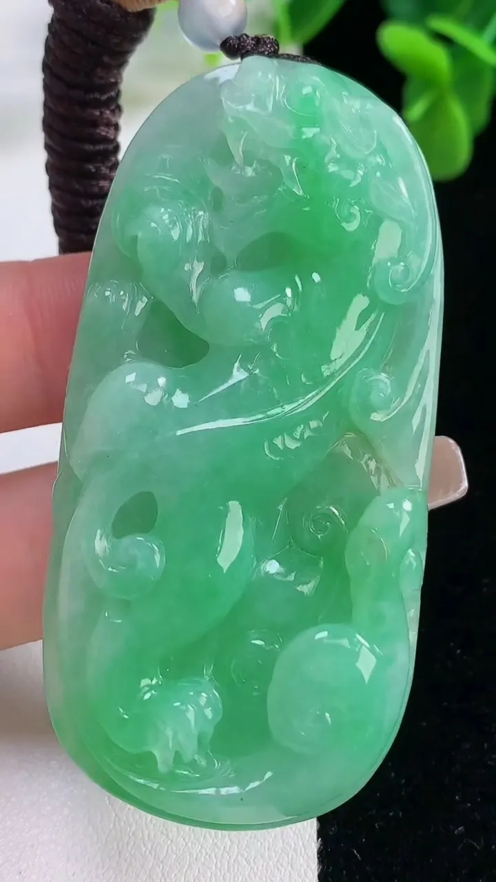 天然A货翡翠貔貅吊坠，尺寸67-35.5-8.8，重量:42.74g
12月20日