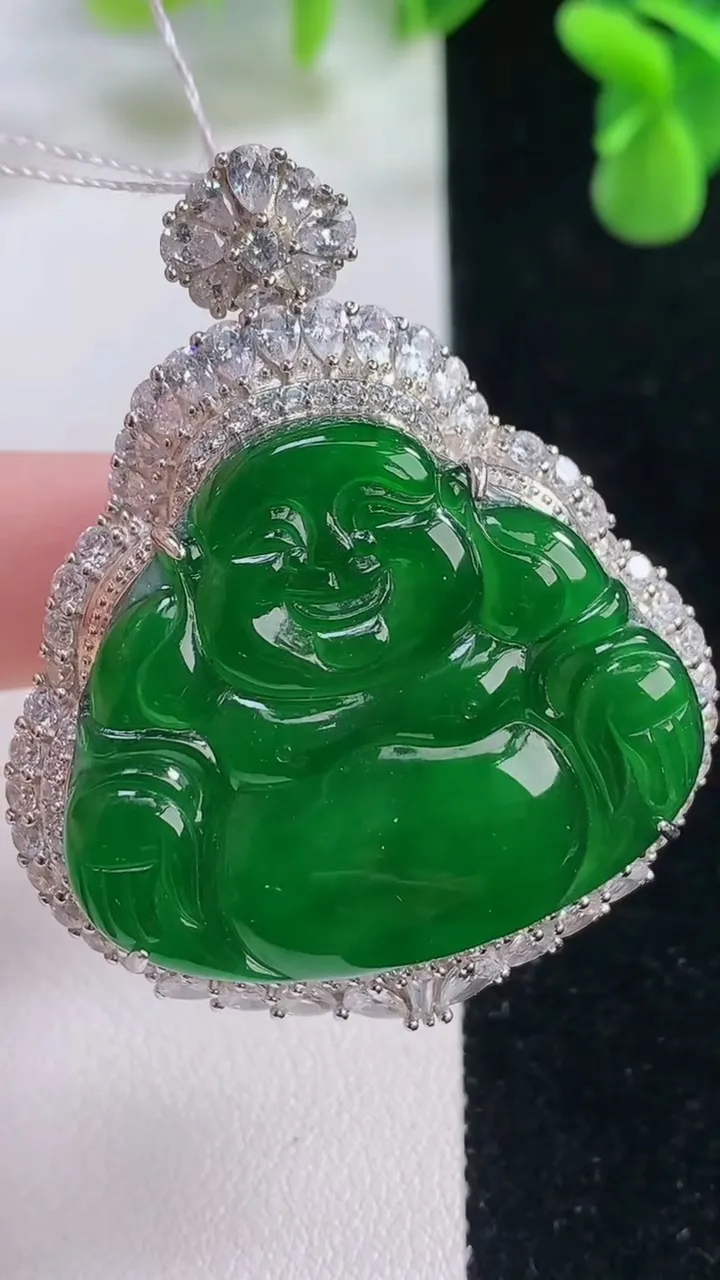 天然A货翡翠佛公吊坠，尺寸49.7-39.5-15.2，裸石29.8-34.7重量:24.83g
12月20日
