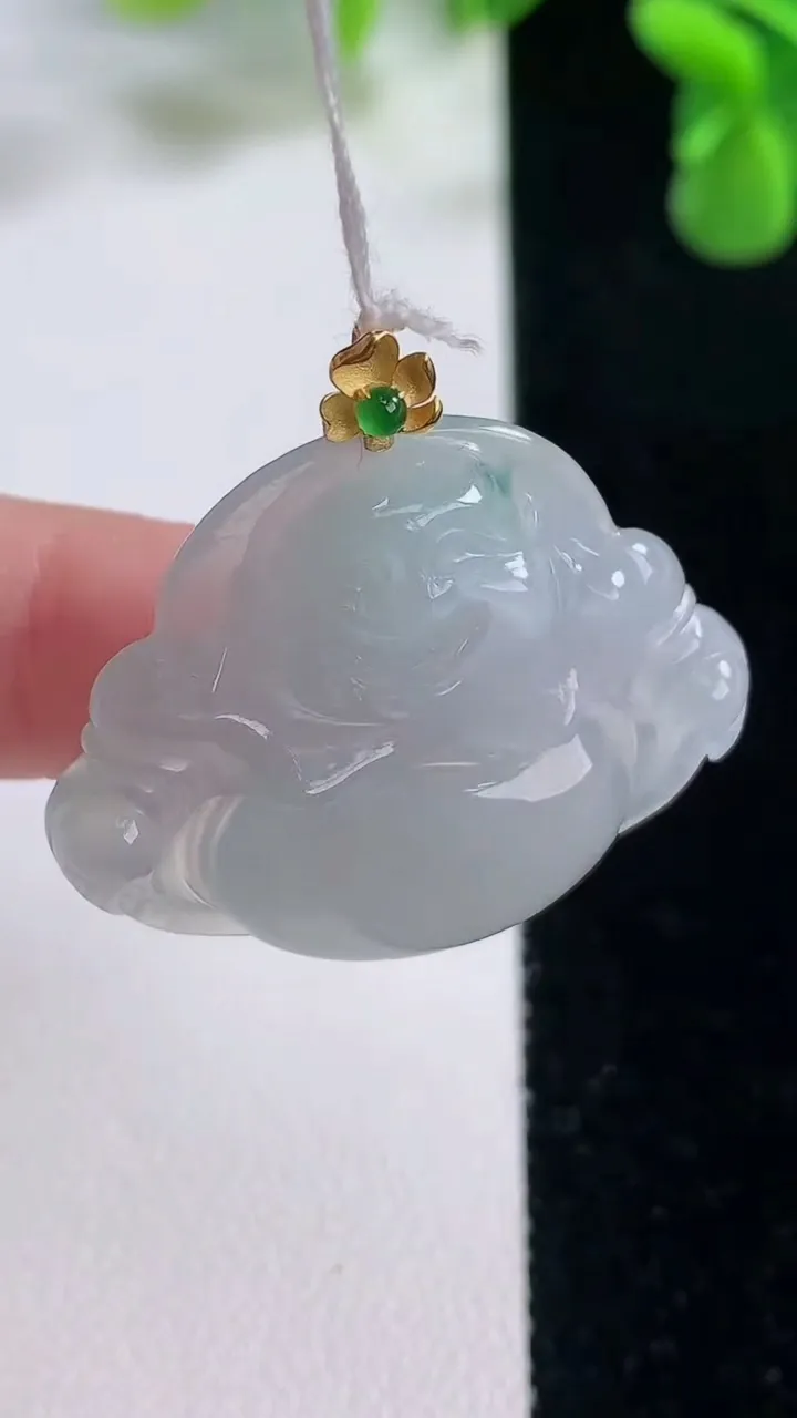 天然A货翡翠种飘花佛公吊坠，尺寸27.7-32.6-6.4，重量:7.78g
12月20日