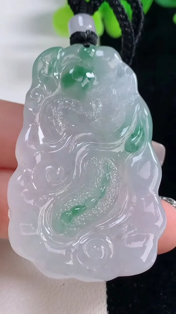 天然A货翡翠龙牌吊坠，尺寸53-33.2-10.6，重量:36.99g
12月20日