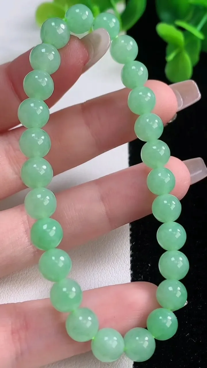 天然A货翡翠圆珠手串，尺寸7-26颗，重量:14.28g12月20日
工厂直销收藏佳品,种好水足，色泽均匀，有种有色，上手高大气！