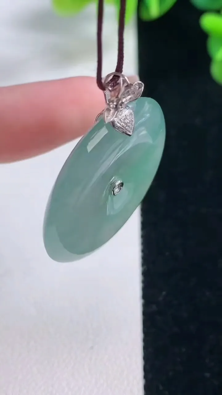 天然A货翡翠种飘花平安扣吊坠，尺寸29.2-6，重量:14.17g
12月20日