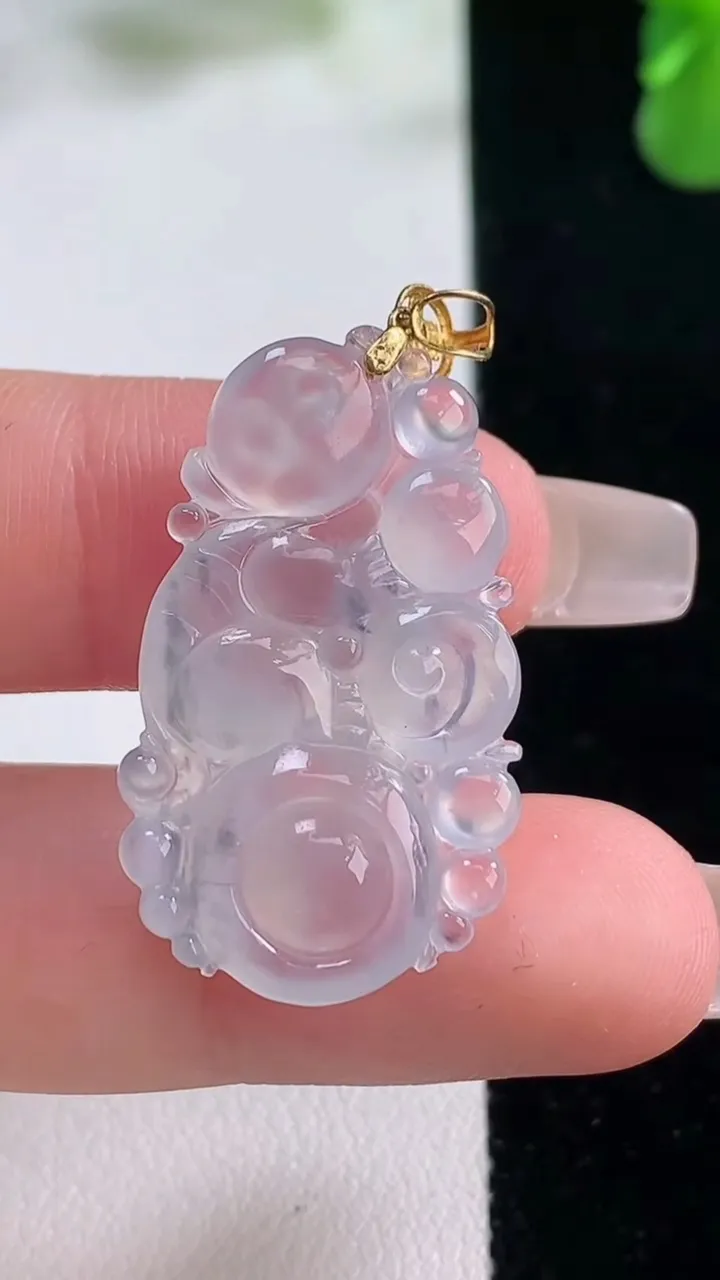 天然A货翡翠种飘花生肖猴吊坠，尺寸29.7-17.5-4.9，重量:4.02g
12月20日