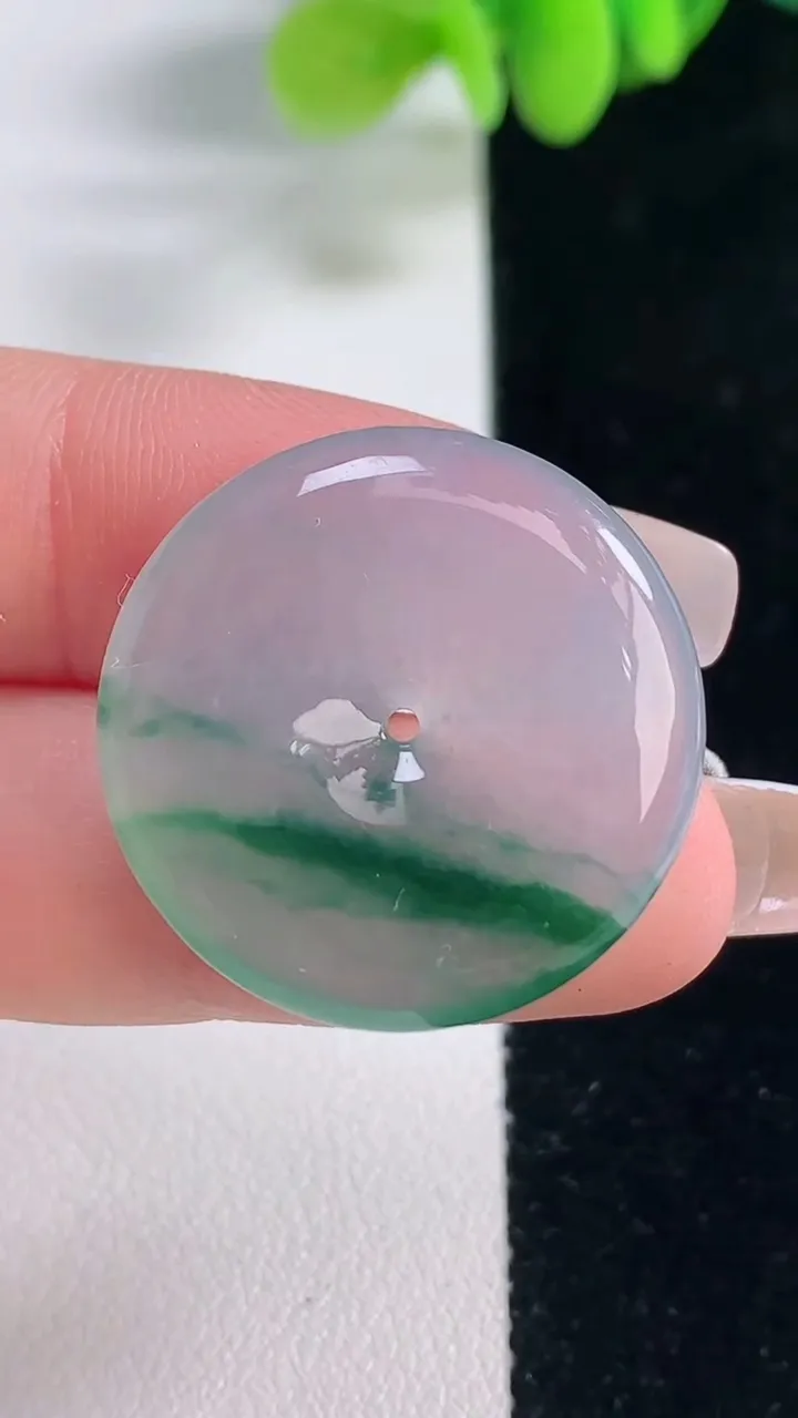 天然A货翡翠种飘花平安扣吊坠，尺寸26-5，重量:7.21g
12月20日