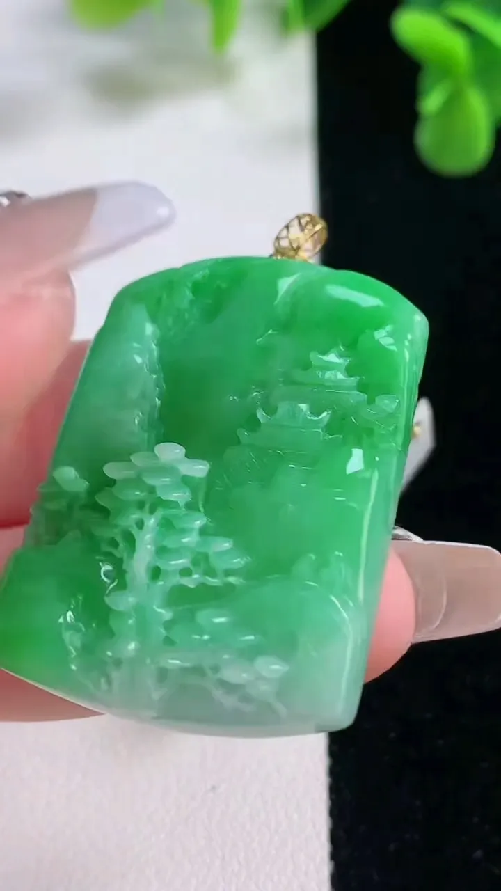 天然A货翡翠山水牌吊坠，尺寸37.3-28-7.4，重量:15.36g
12月20日