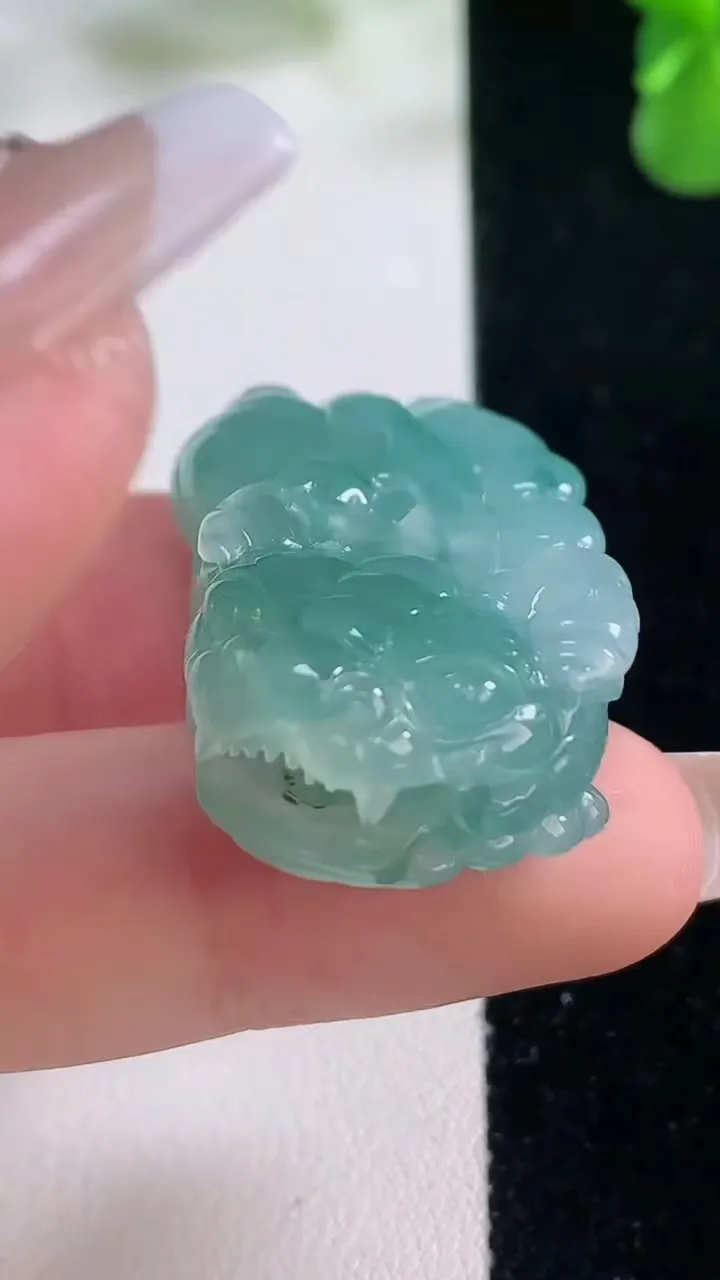 天然A货翡翠貔貅吊坠，尺寸38.5-21.4-11.2，重量:20.09g
12月20日