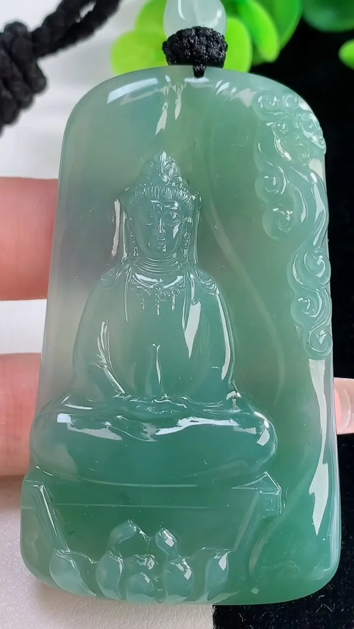 天然A货翡翠观音菩萨吊坠，尺寸67.2-39-5.8，重量:41.94g
12月20日