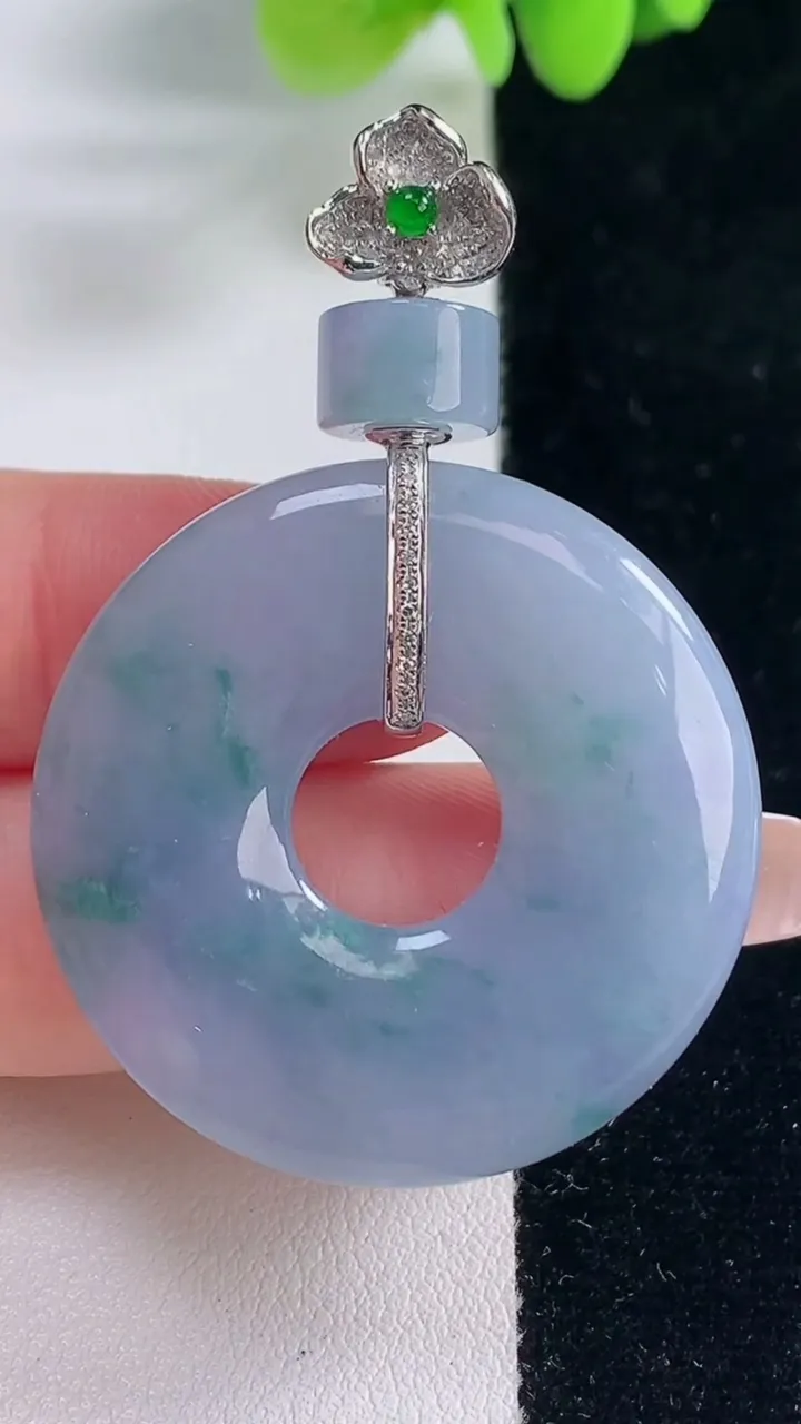 天然A货翡翠18K金紫罗兰平安环吊坠，尺寸34.8-4.7，重量:16.30g
12月20日