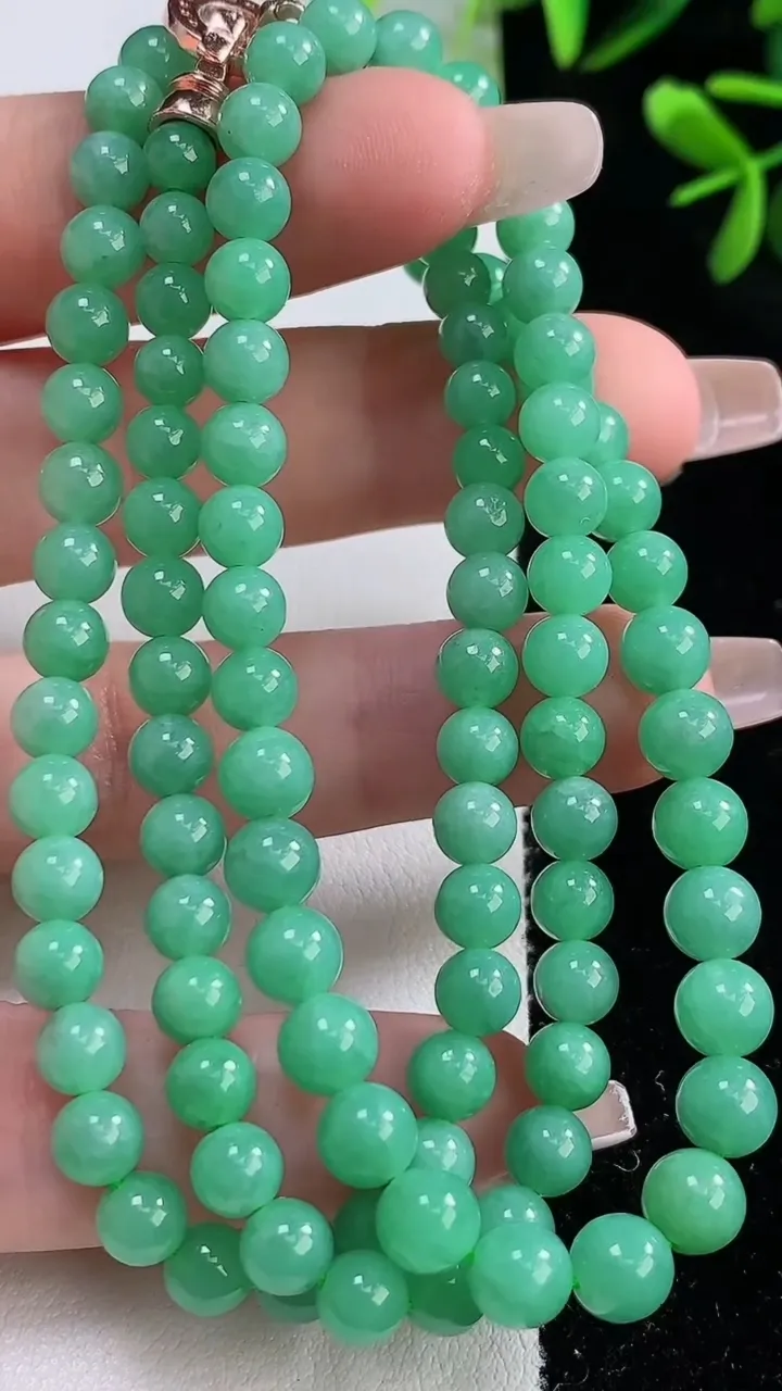 天然A货翡翠圆珠项链，尺寸6，重:32.13g
12月20日