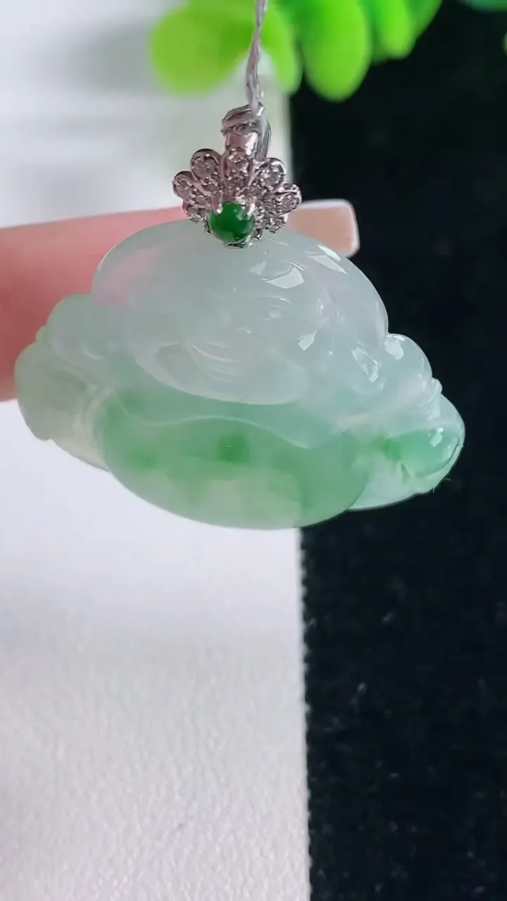 天然A货翡翠佛公吊坠，尺寸31-34-6.3，重量:10.40g
12月20日