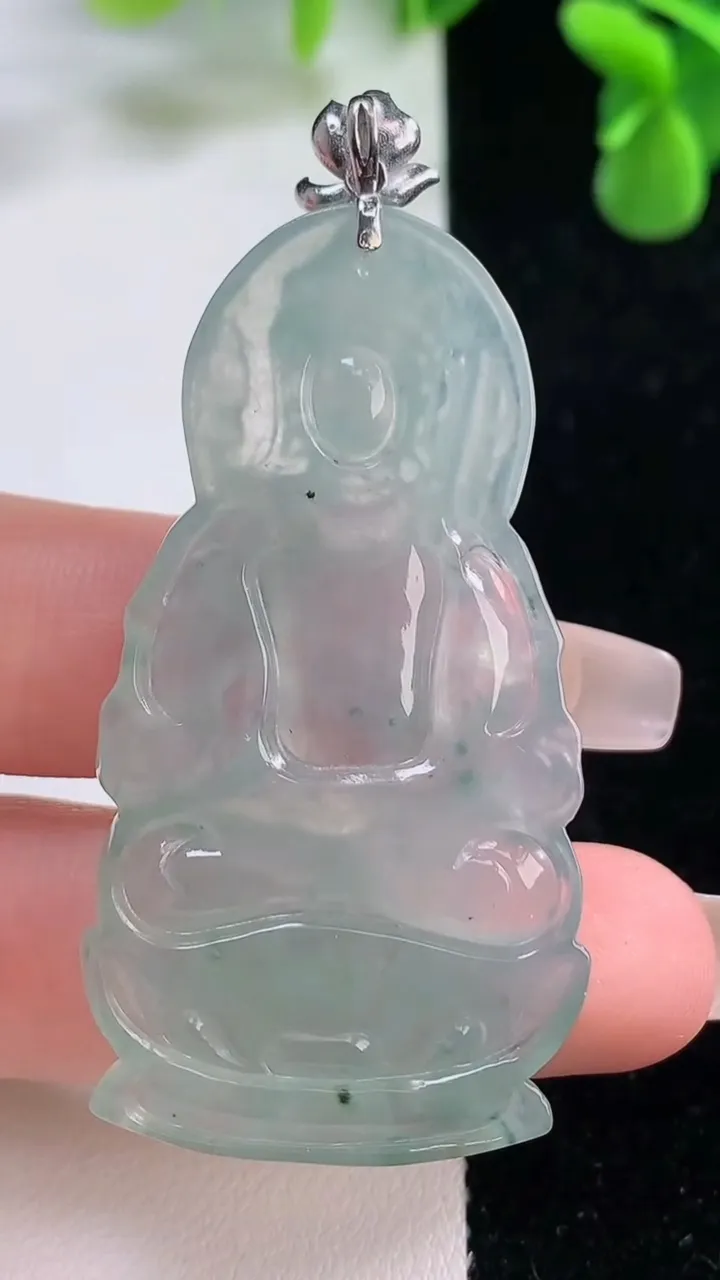 天然A货翡翠种飘花虚空藏菩萨吊坠，尺寸51-28.3-5.3，重量:15.14g
12月20日
