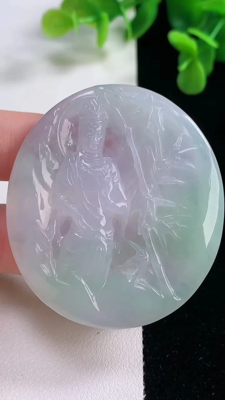 天然A货翡翠观音菩萨吊坠，尺寸53.6-47.6-5，重量:26.86g
12月20日