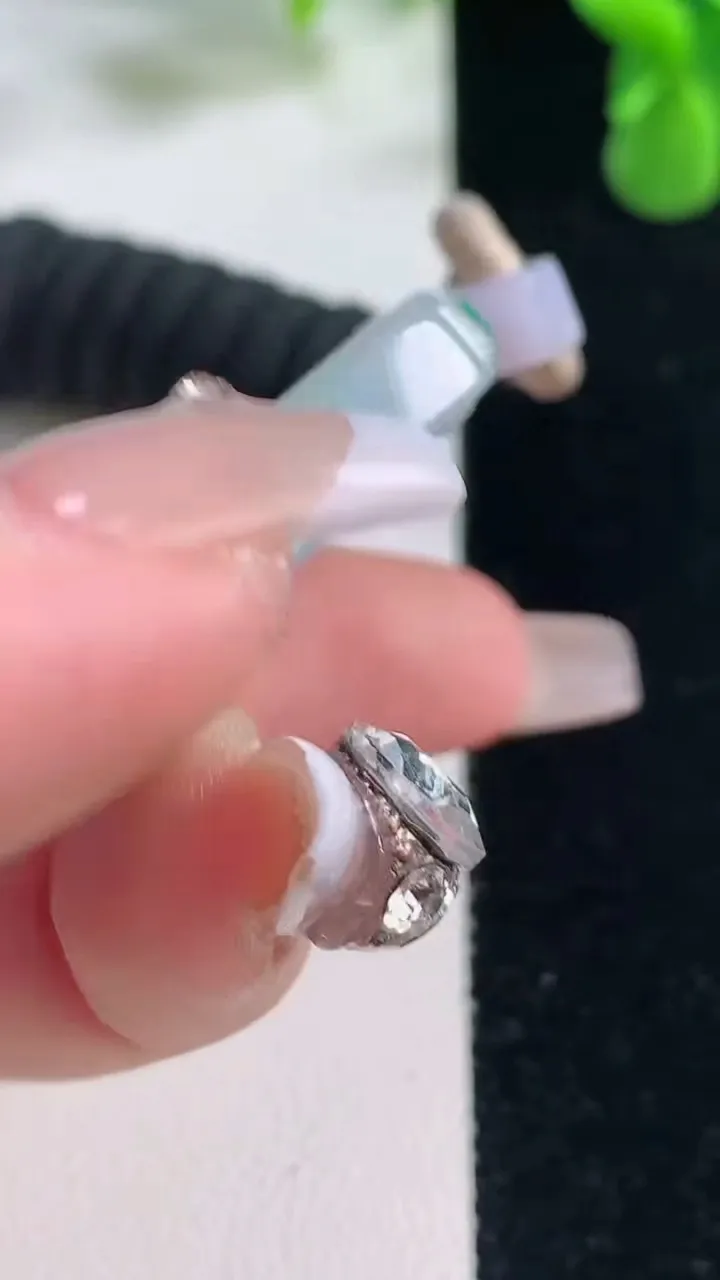 天然A货翡翠紫罗兰仿古无事牌吊坠，尺寸55.8-34.2-6.2，重量:38.94g
12月20日