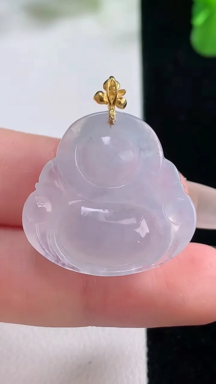 天然A货翡翠种白冰佛公吊坠，尺寸24.6-26.2-6.7，重量:6.31g
12月20日