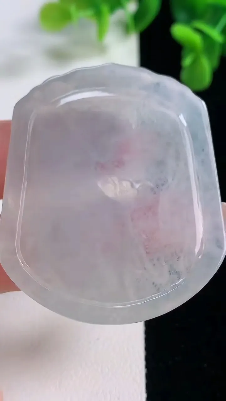 天然A货翡翠生肖虎吊坠，尺寸49.7-42-4.6，重量:20.30g
12月20日