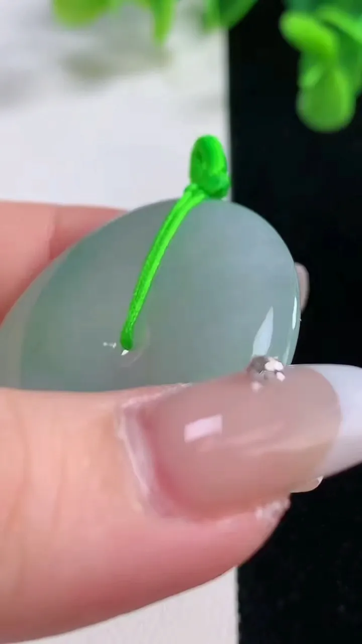 天然A货翡翠平安扣吊坠，尺寸38.3-5.7，重量:17.85g
12月20日