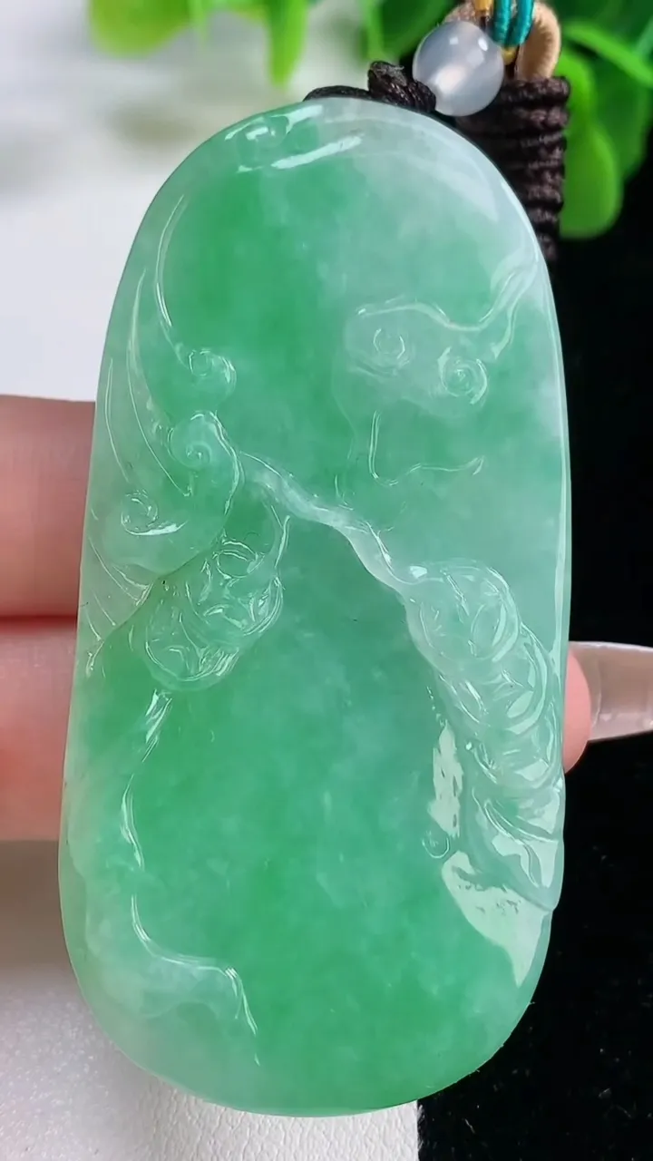 天然A货翡翠貔貅吊坠，尺寸67-35.5-8.8，重量:42.74g
12月20日