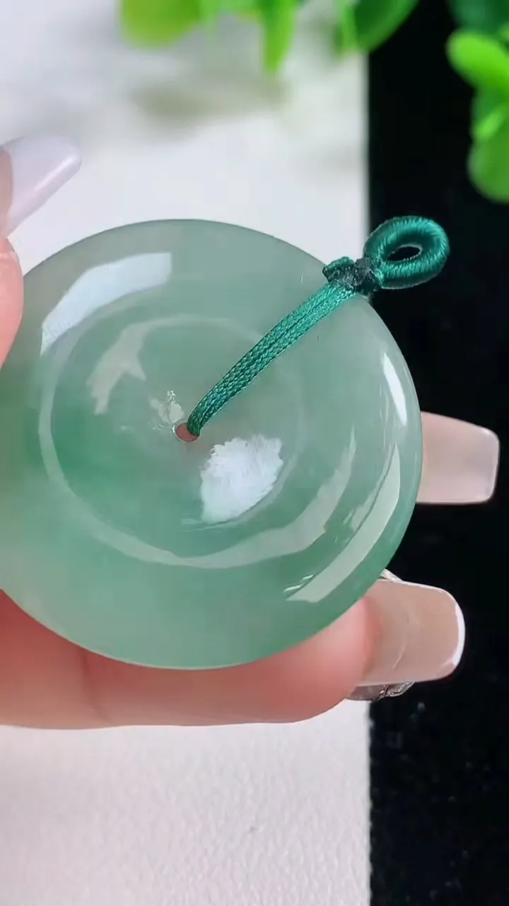 天然A货翡翠平安扣吊坠，尺寸34.5-4.9，重量:12.29g
12月20日