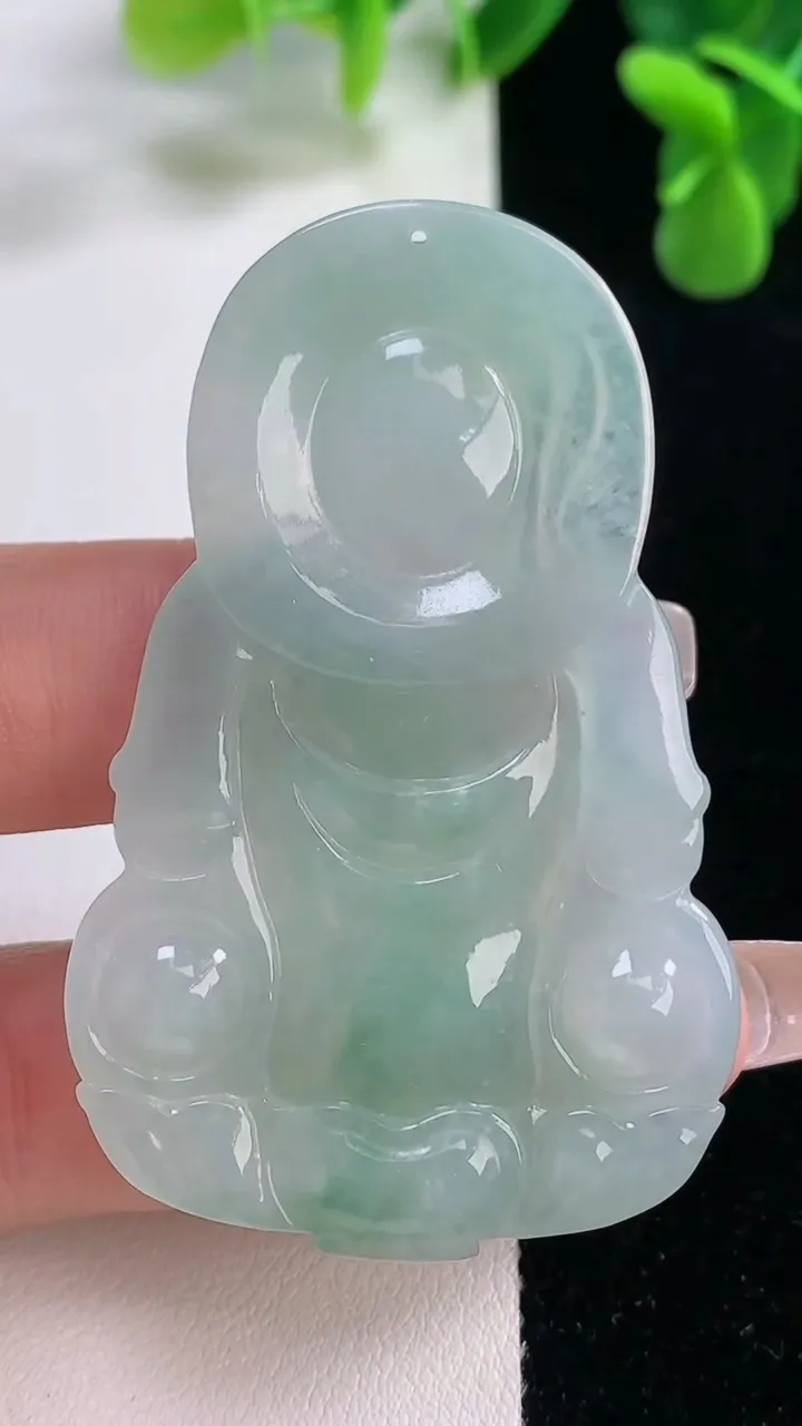 天然A货翡翠观音菩萨吊坠，尺寸56.7-36.2-6.7，重量:20.97g
12月20日