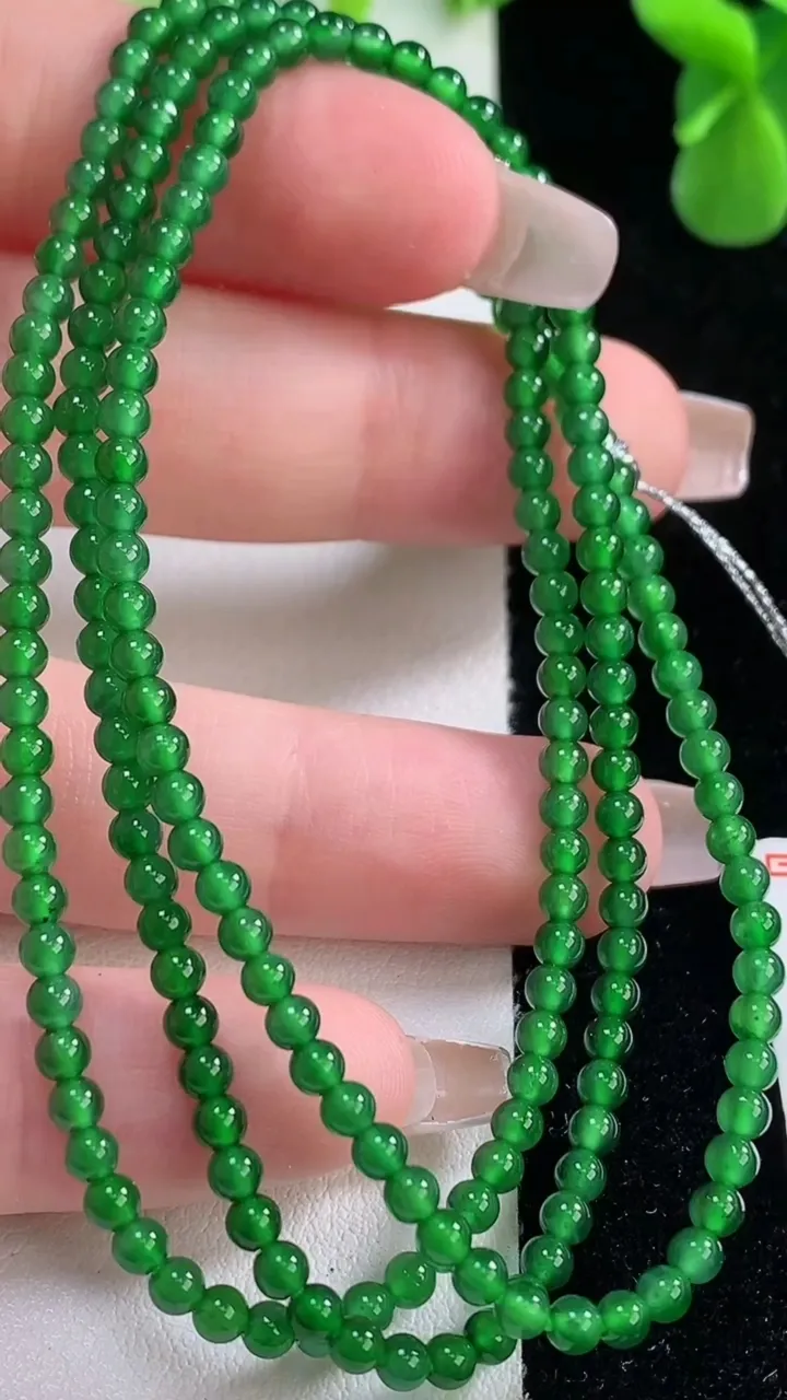 天然A货翡翠小米珠项链，尺寸2.9-199颗，重量:9.55g12月20日
工厂直销收藏佳品,种好水