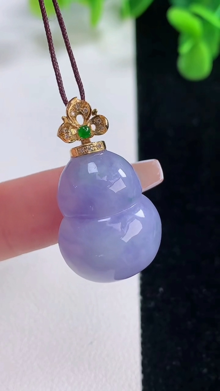 天然A货翡翠18K金紫罗兰葫芦吊坠，尺寸25-17.2-9.4，重量:6.50g
12月20日
