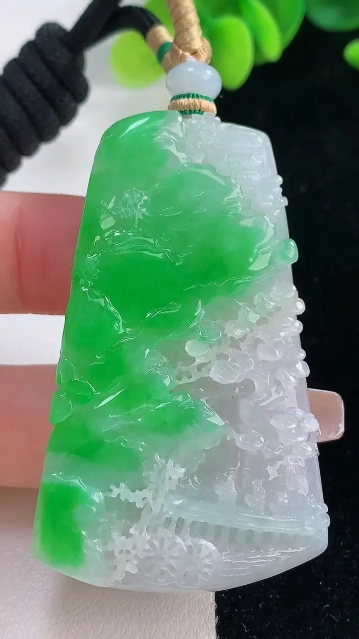 天然A货翡翠山水牌吊坠，尺寸57.7-35.4-9.2，重量:43.51g
12月20日