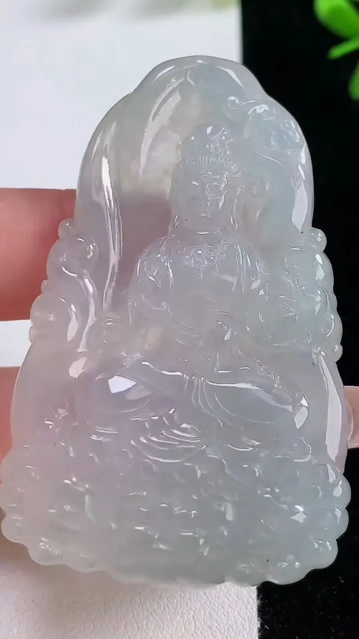天然A货翡翠大势至菩萨吊坠，尺寸61.4-38.8-5.9，重:26.48g
12月20日