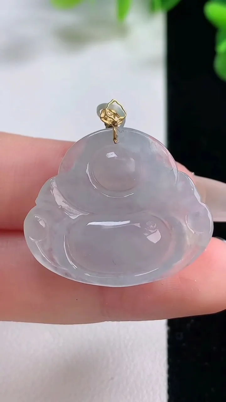 天然A货翡翠种白冰佛公吊坠，尺寸24.5-29.3-5.6，重量:5.63g
12月20日